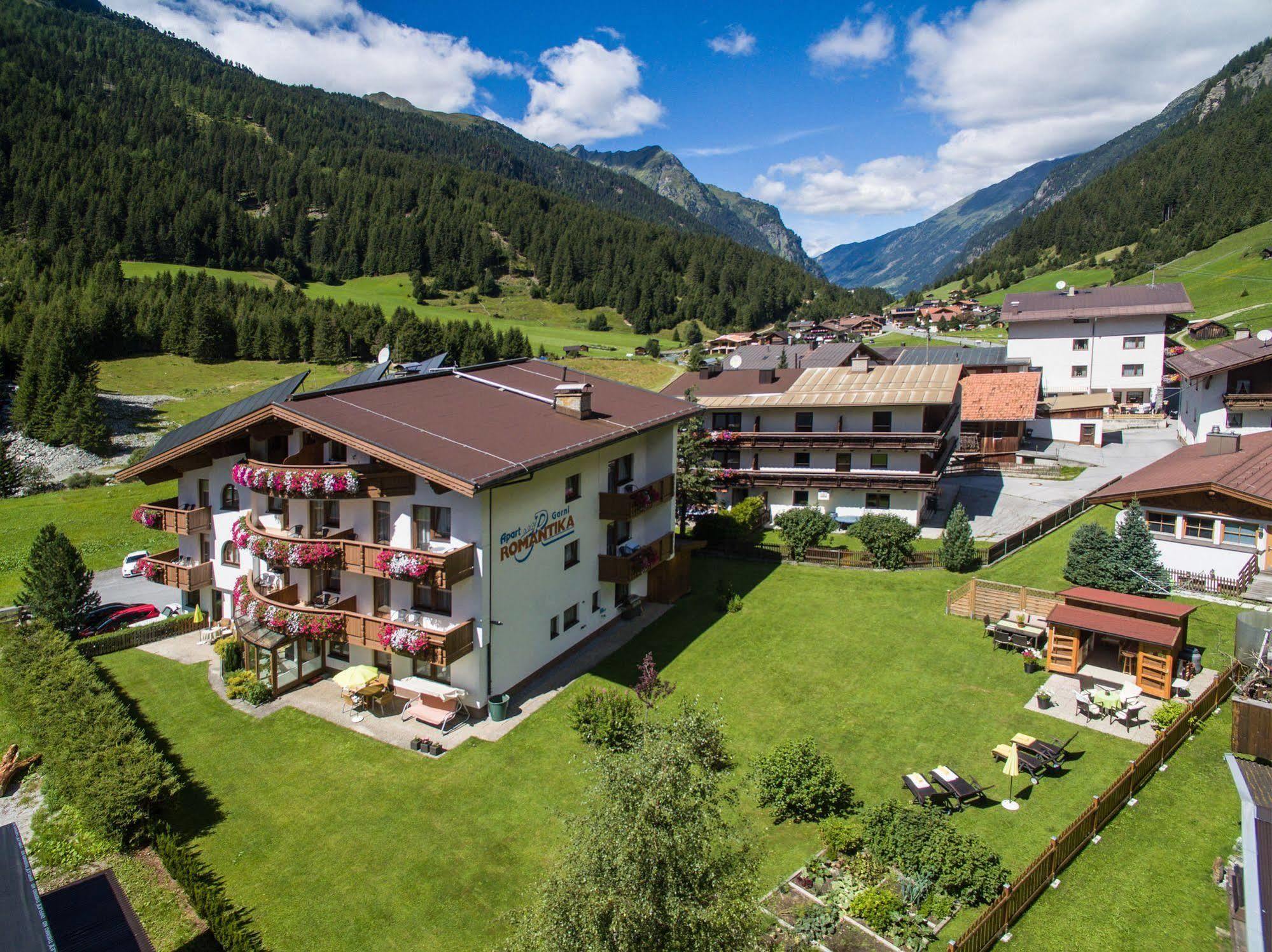 Hotel Garni Romantika Sankt Leonhard im Pitztal Eksteriør bilde