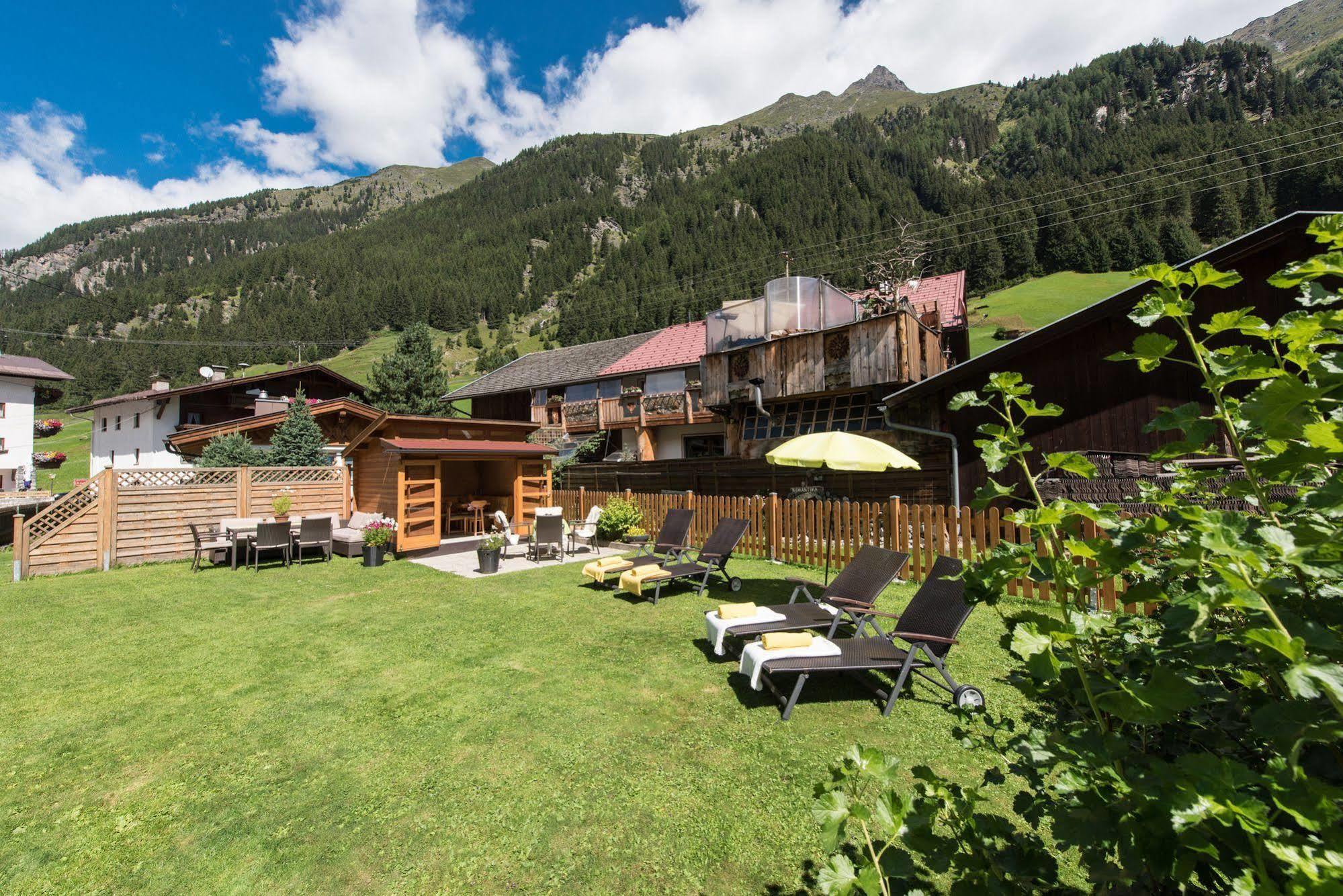 Hotel Garni Romantika Sankt Leonhard im Pitztal Eksteriør bilde