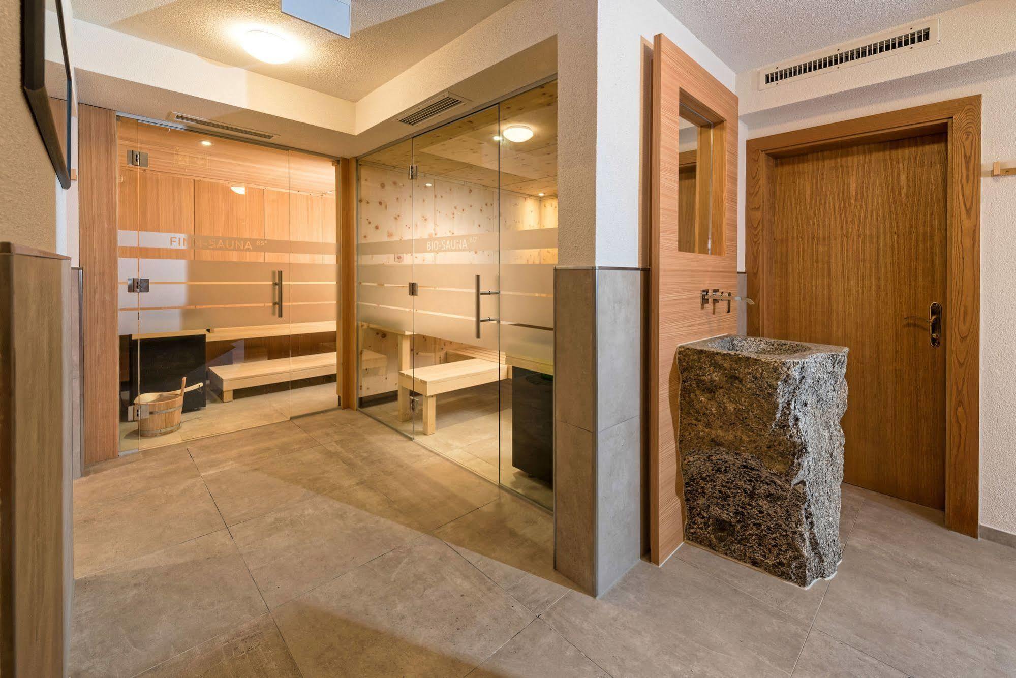 Hotel Garni Romantika Sankt Leonhard im Pitztal Eksteriør bilde