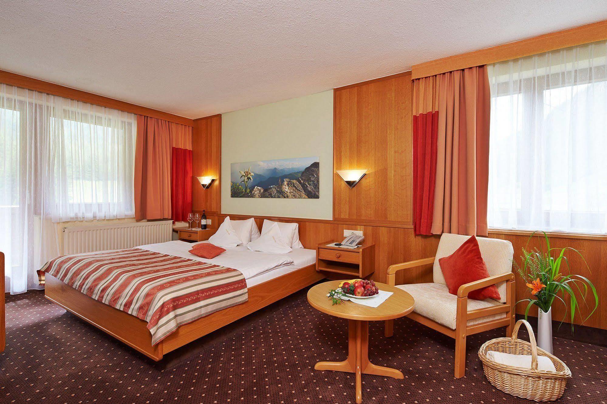 Hotel Garni Romantika Sankt Leonhard im Pitztal Eksteriør bilde