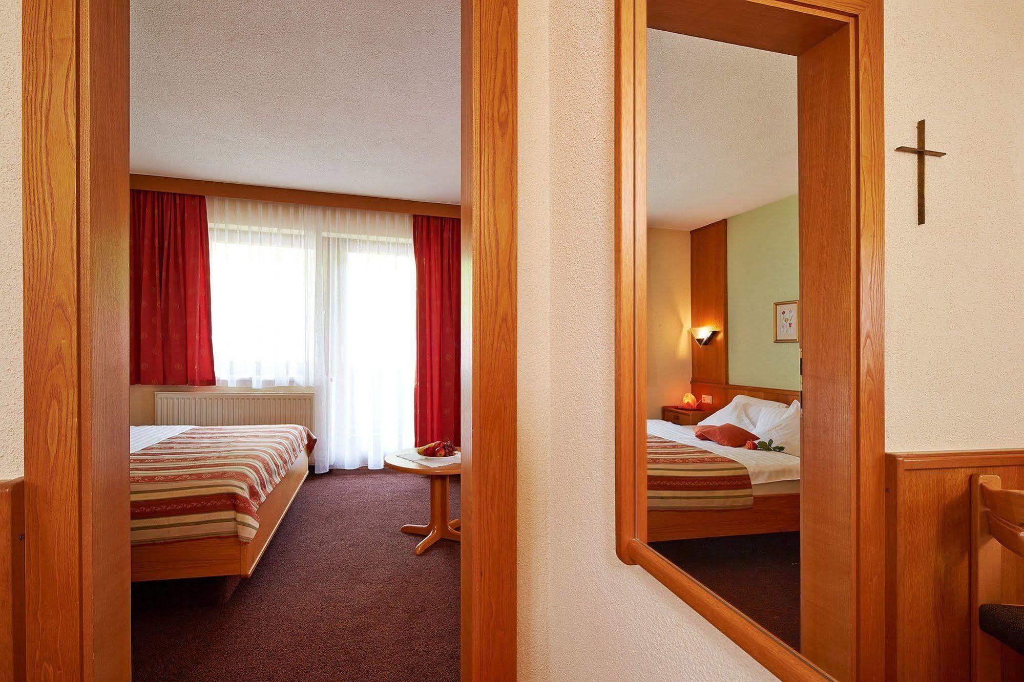 Hotel Garni Romantika Sankt Leonhard im Pitztal Eksteriør bilde